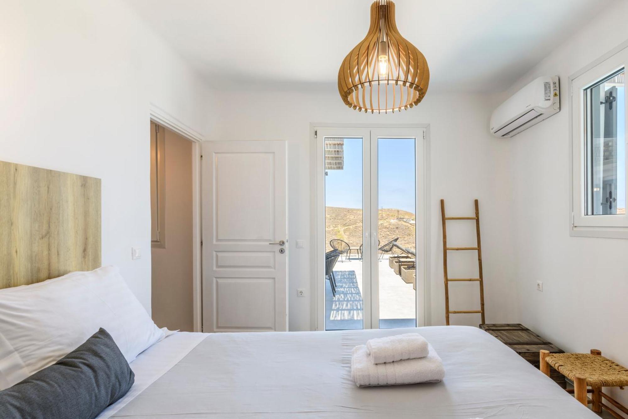 Villa Mykonos & *